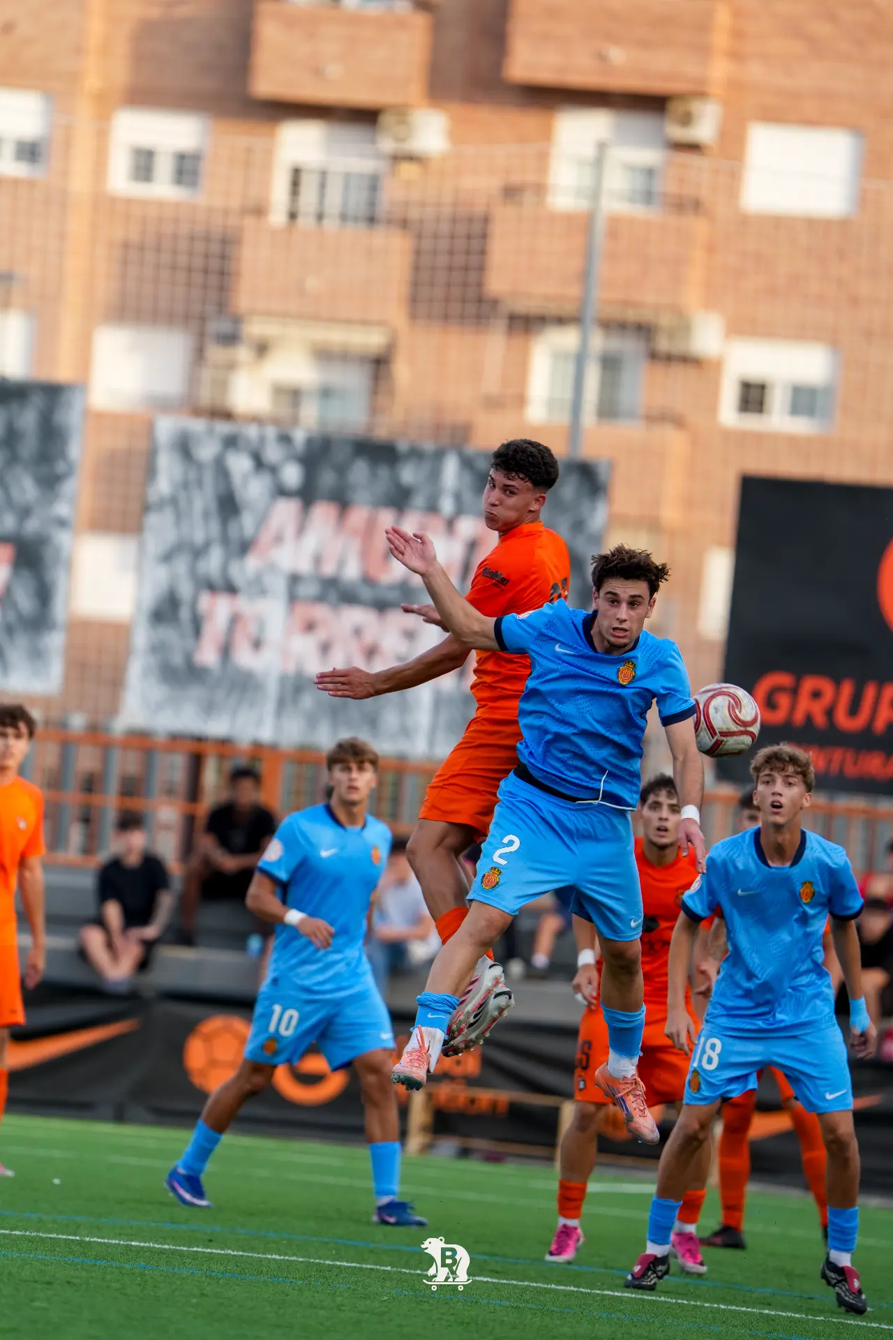 Duelo aéreo en el tramo final del Torrent–Mallorca.