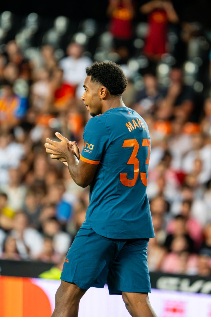 El dorsal 33 aplaude a los suyos en Mestalla