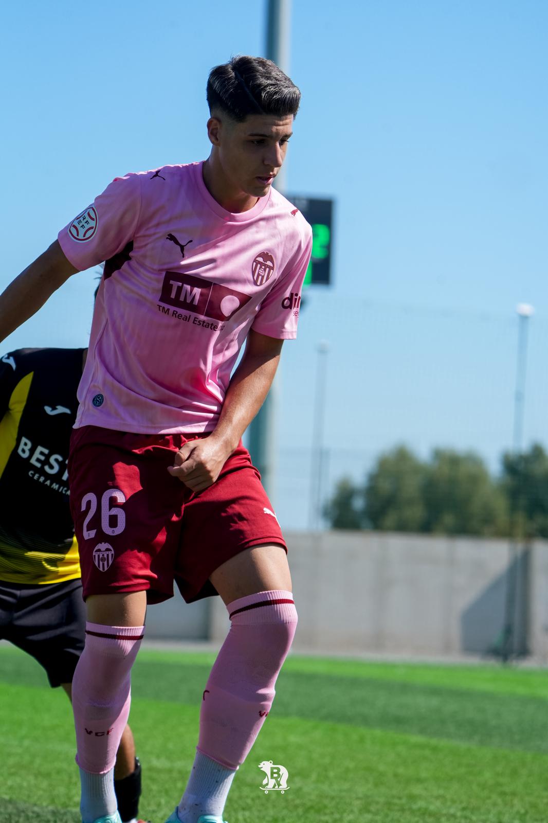David Albelda, en acción con el Valencia CF