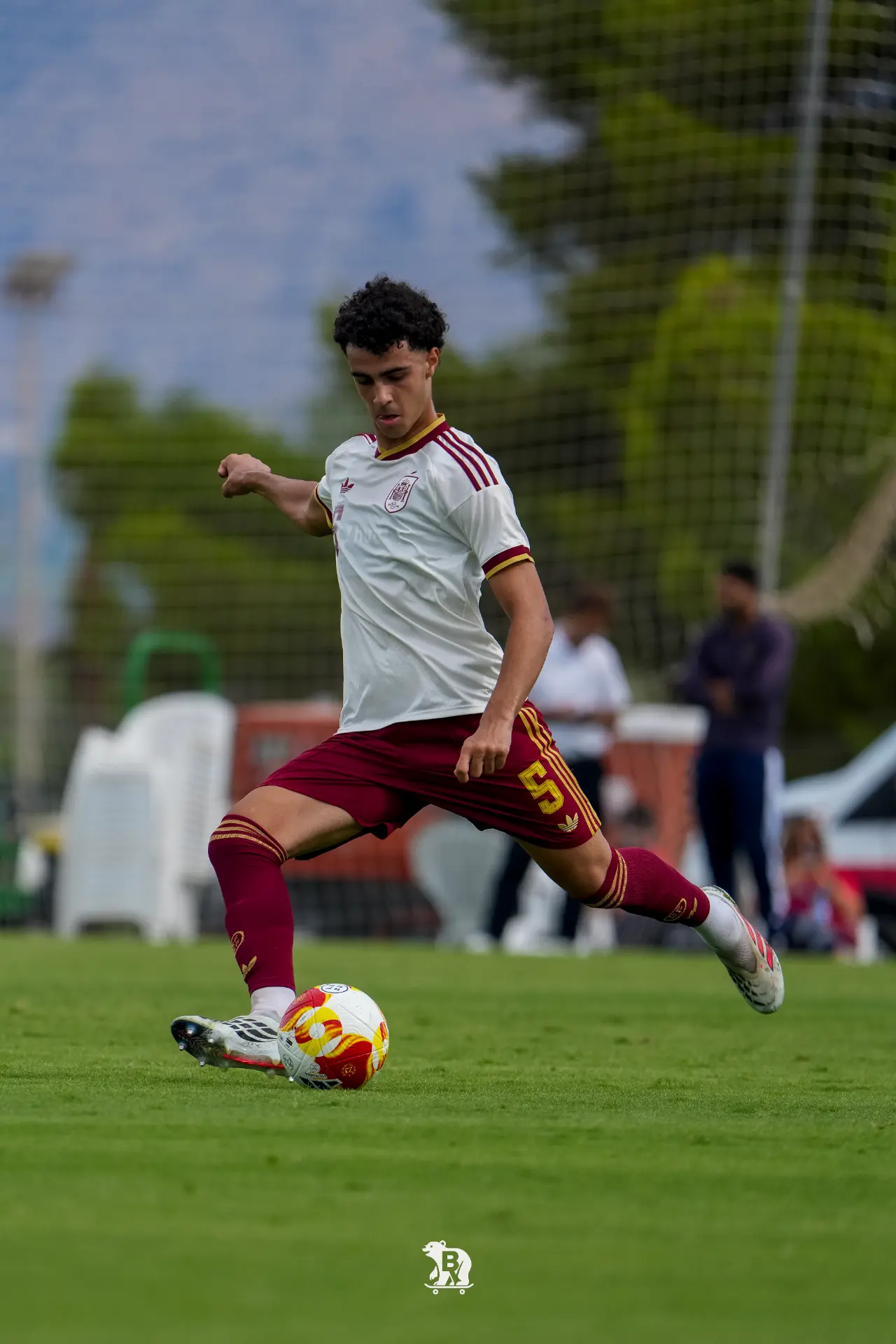La sesión de España Sub-17, vista desde el césped de El Albir