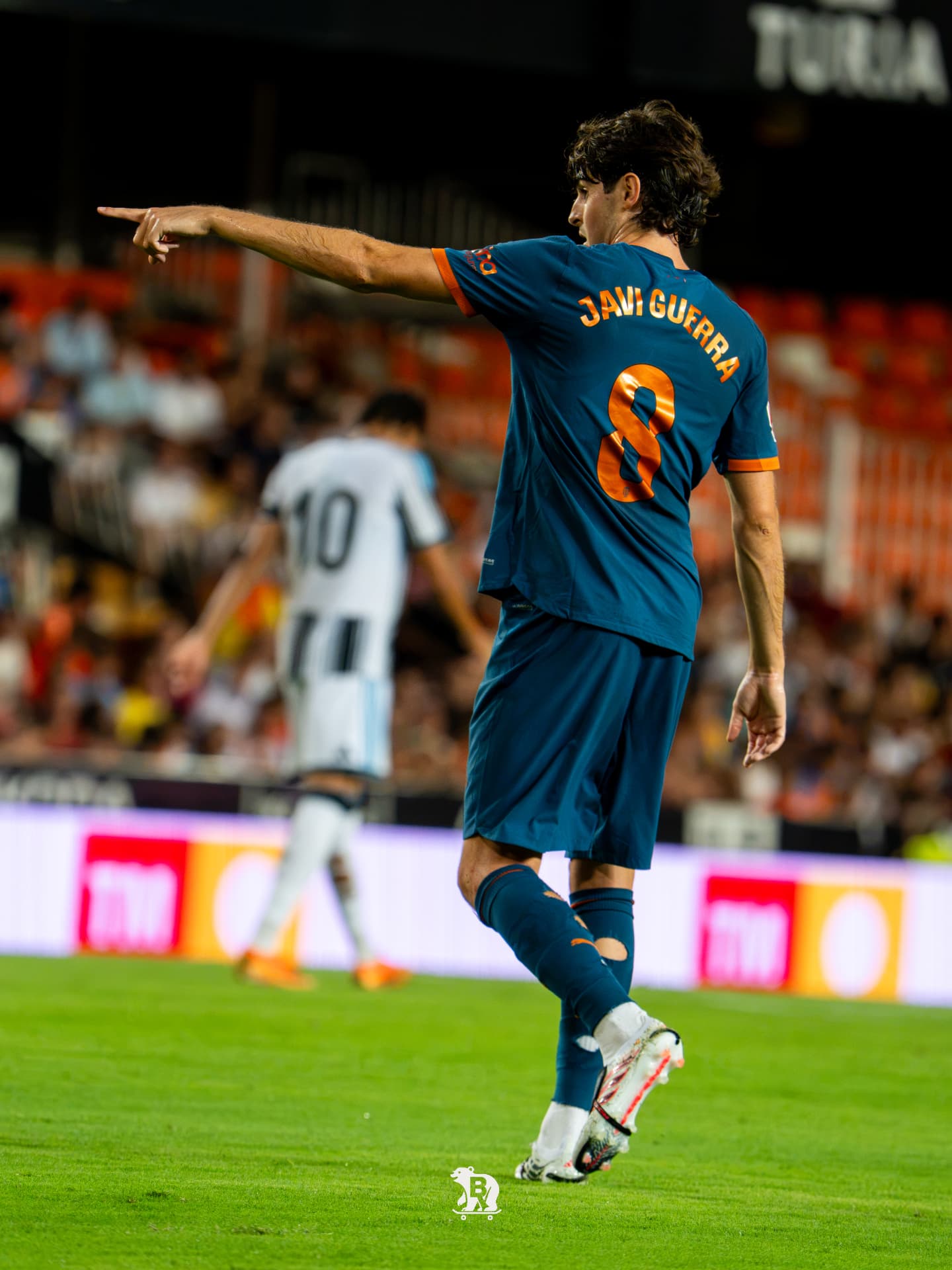 Javi Guerra ordena el juego desde el '8'