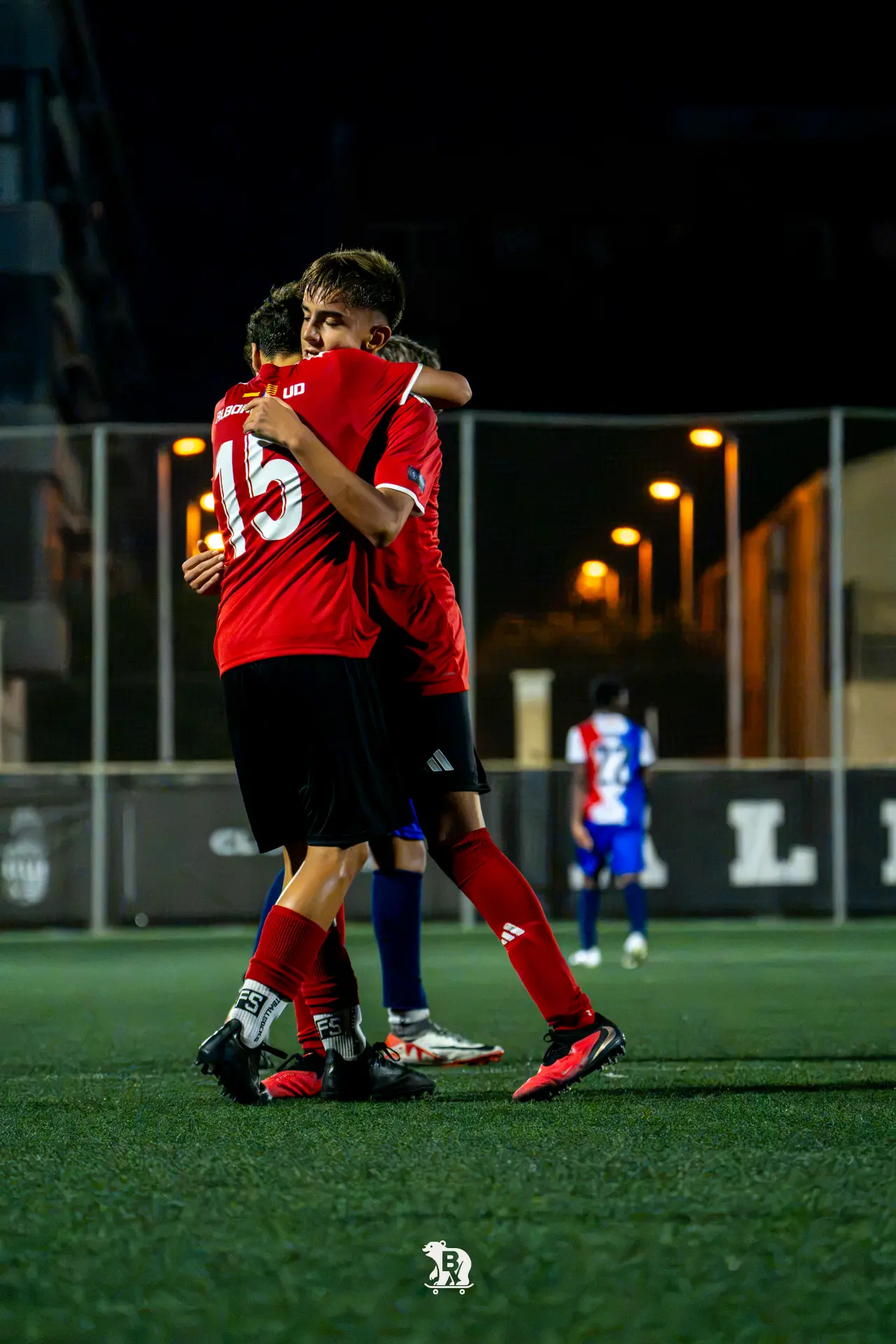 El abrazo tras el gol en el estreno de Preferente Cadete.