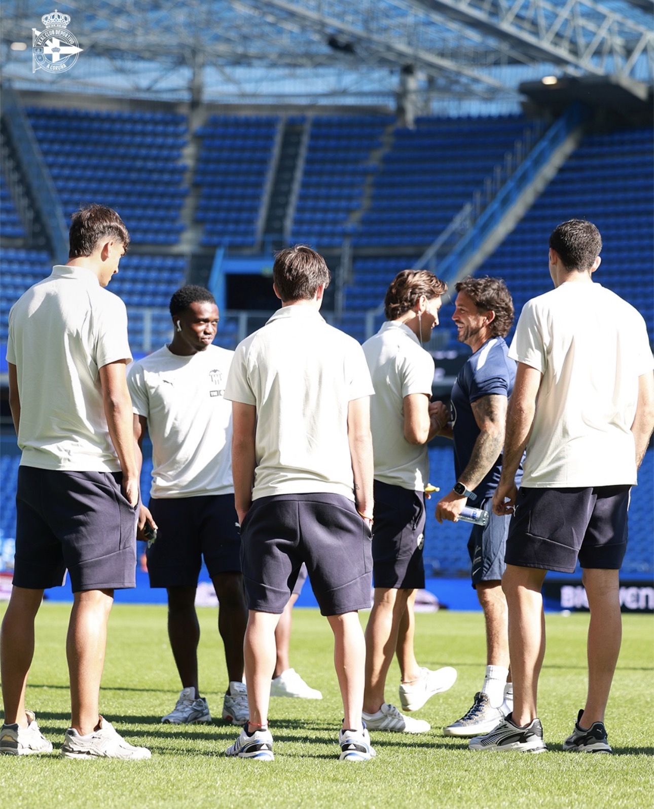 Reconocimiento del campo antes del partido