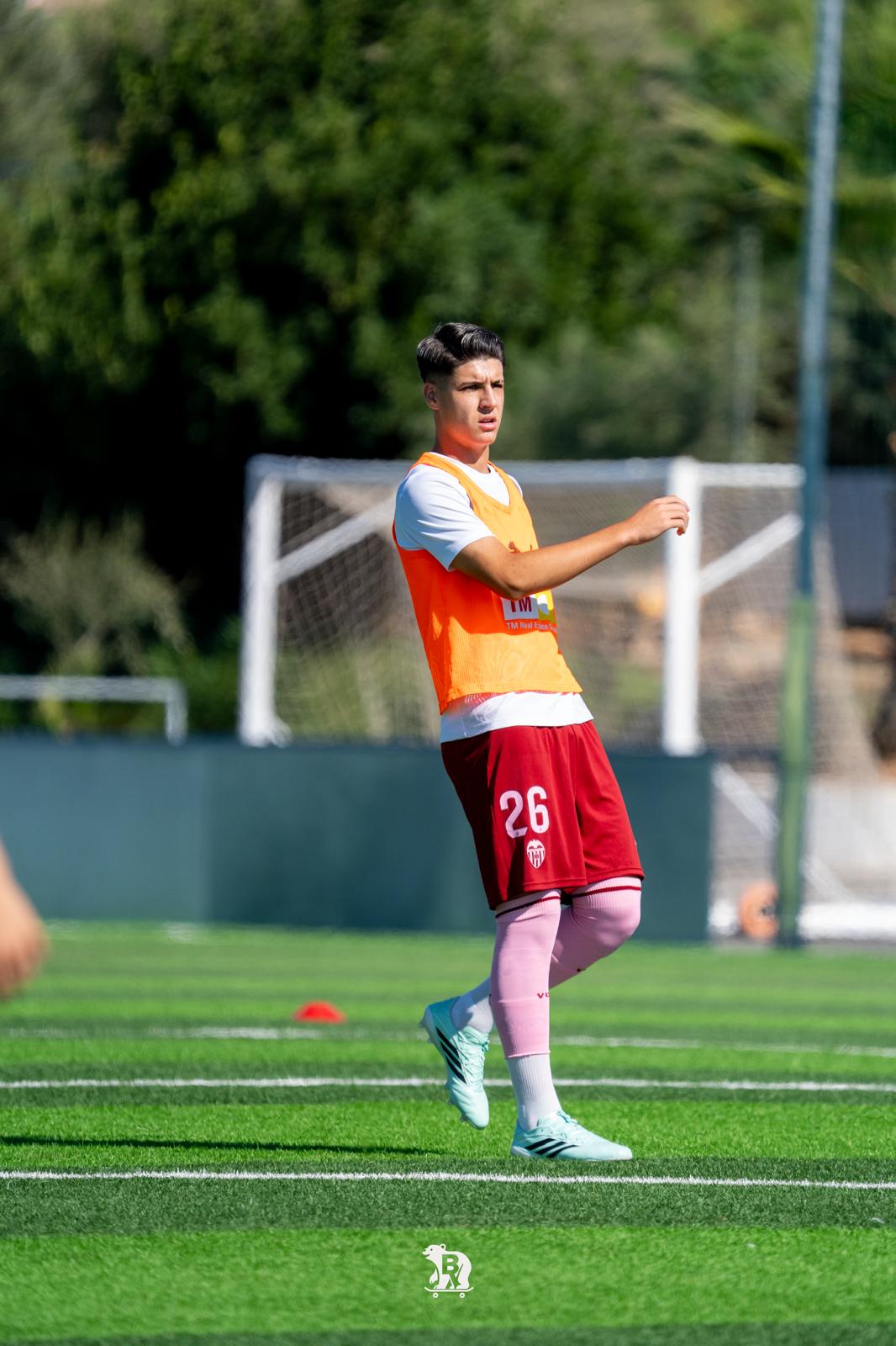 David Albelda, con peto, durante un entrenamiento en Paterna