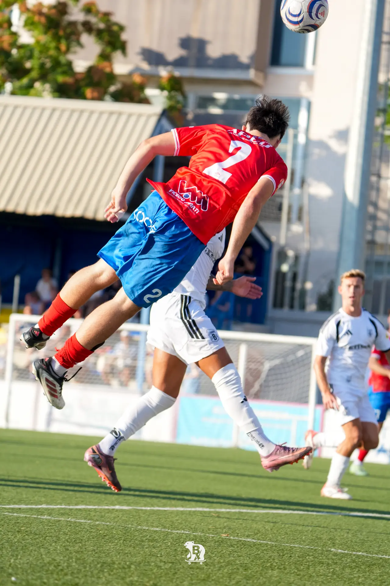 Batalla aérea entre el Rayo Ibense y el CF Benidorm.