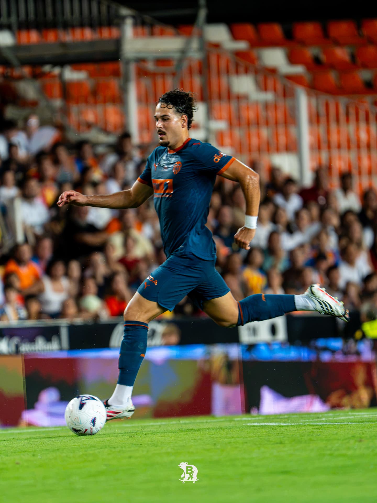 Contra a campo abierto en Mestalla