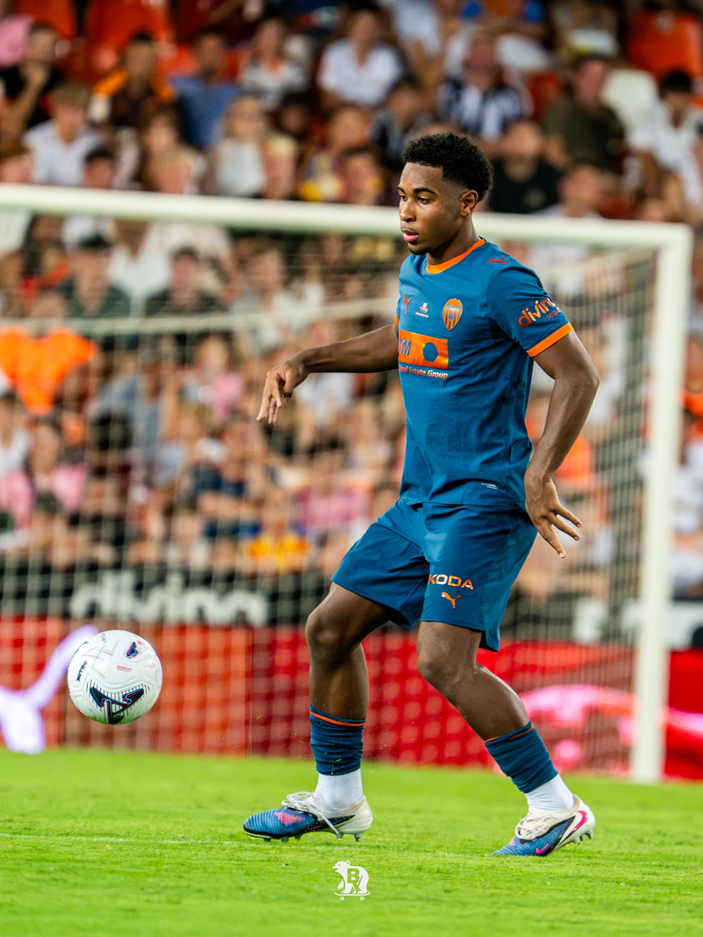 Perfil joven, galones en Mestalla