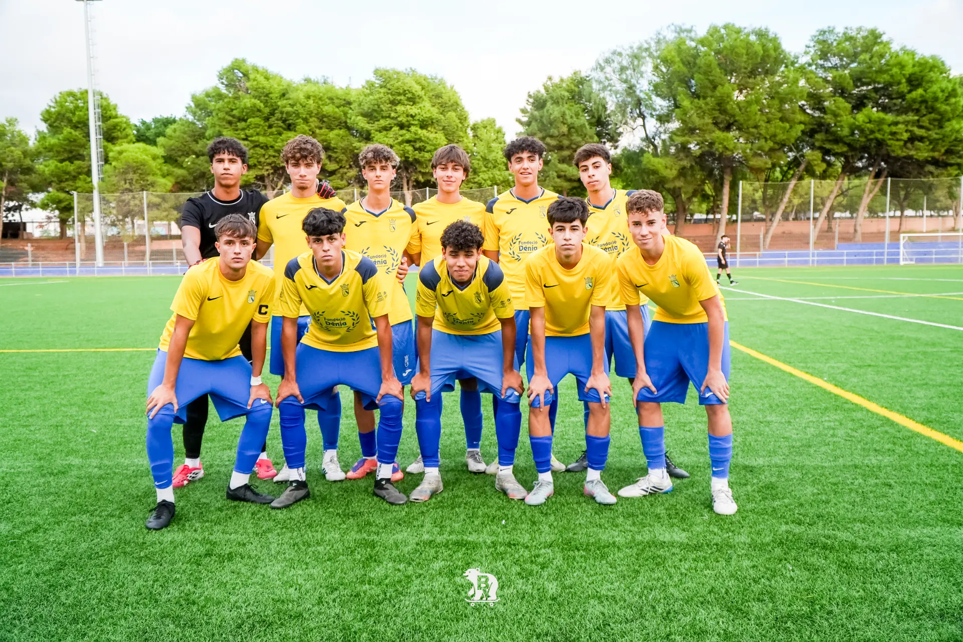 El CD Dénia posa antes del partido en Paiporta.