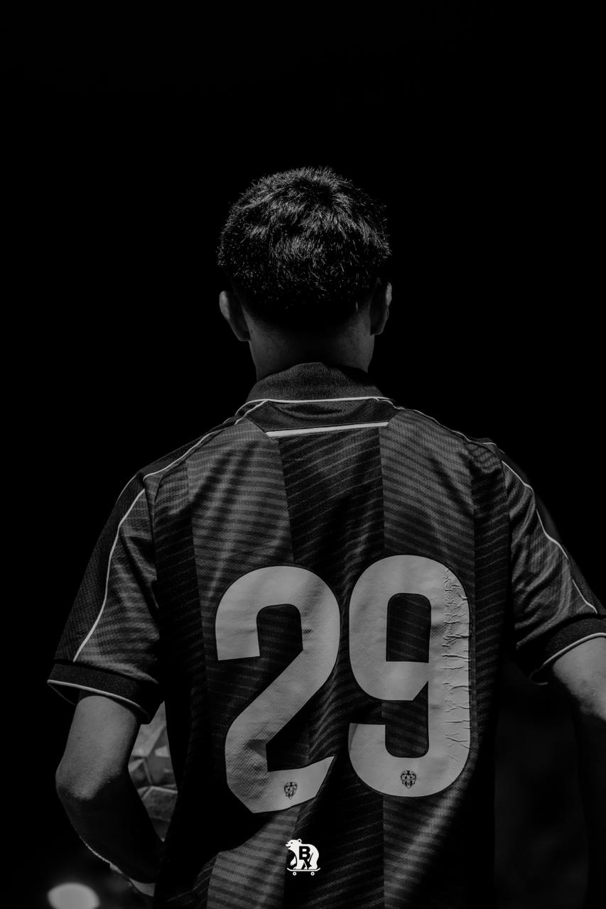 El 29, de espaldas